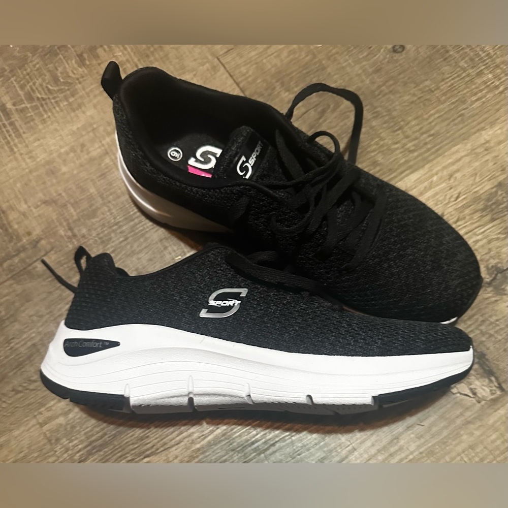 Skechers Sport Cross Training Shoes for Women size 9 NEW